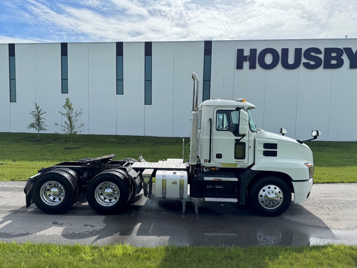 2022 MACK AN64T - USED TRUCKS DAY CAB - image 7